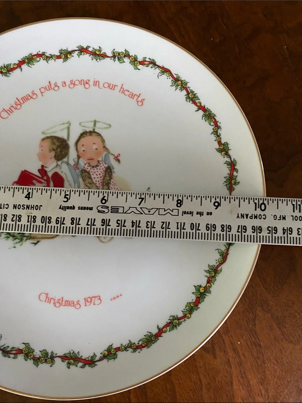 Holly Hobbie 1973 Christmas Puts a Song in our Hearts Decorative Holiday Plate